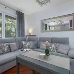 Grey And Pink Two Bedroom In Cracow With Parking, Desk, Terrace And Jacuzzi Bathtub By Renters Apartment Krakow