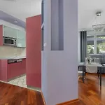 Apartment Grey And Pink Two Bedroom In Cracow With Parking, Desk, Terrace And Jacuzzi Bathtub By Renters *