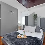 Grey And Pink Two Bedroom In Cracow With Parking, Desk, Terrace And Jacuzzi Bathtub By Renters Apartment *
