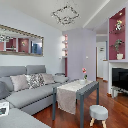 Grey And Pink Two Bedroom In Cracow With Parking, Desk, Terrace And Jacuzzi Bathtub By Renters