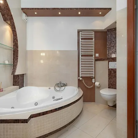 Grey And Pink Two Bedroom In Cracow With Parking, Desk, Terrace And Jacuzzi Bathtub By Renters *